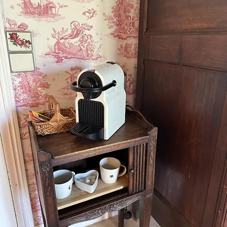 Chambre- La Charmille Bed and breakfast *